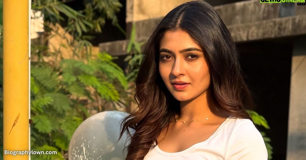 shivangi khedkar age