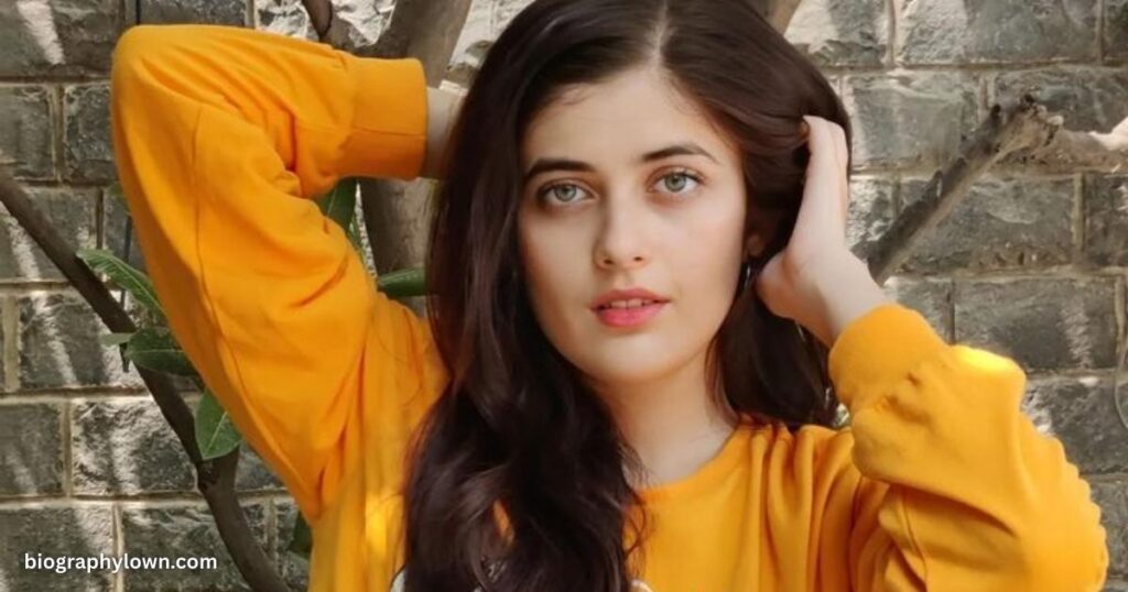 urvi singh age​

