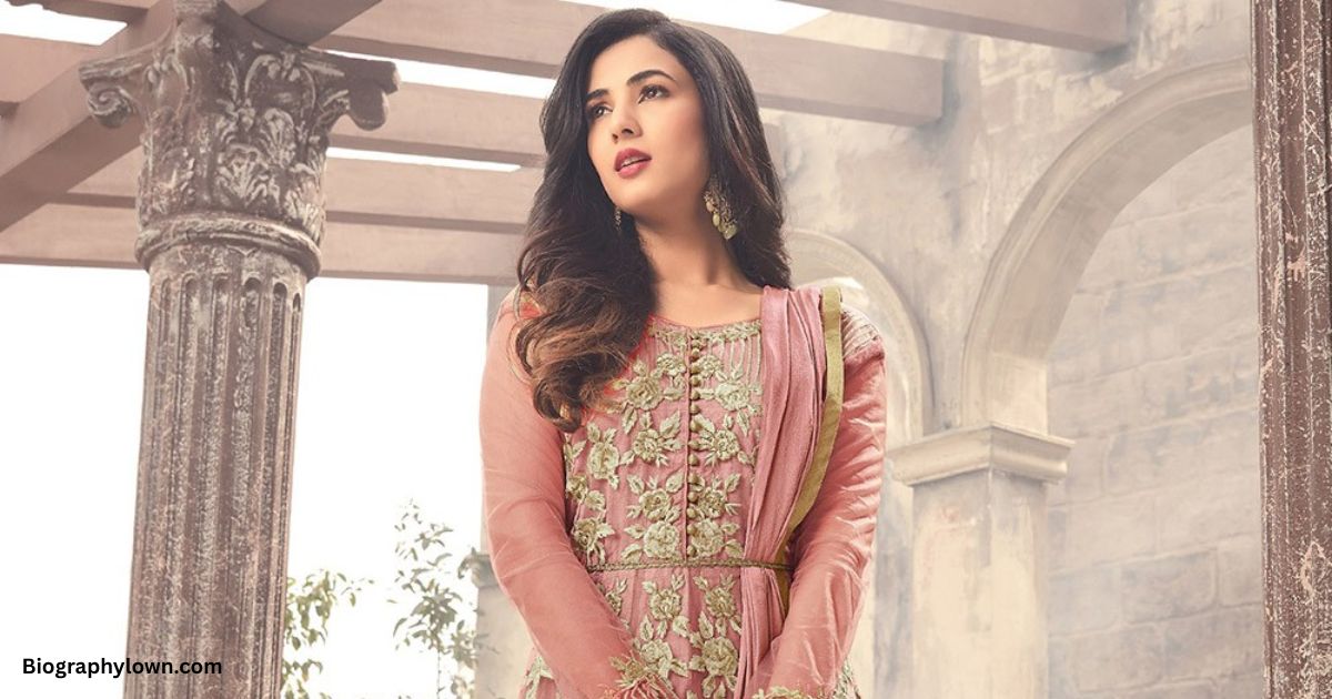 sonal chauhan height